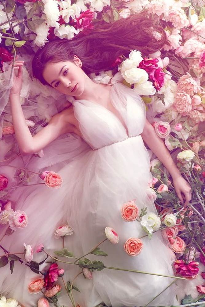 PORTRAITS OF MOST BEAUTIFUL WOMEN WITH FLOWERS