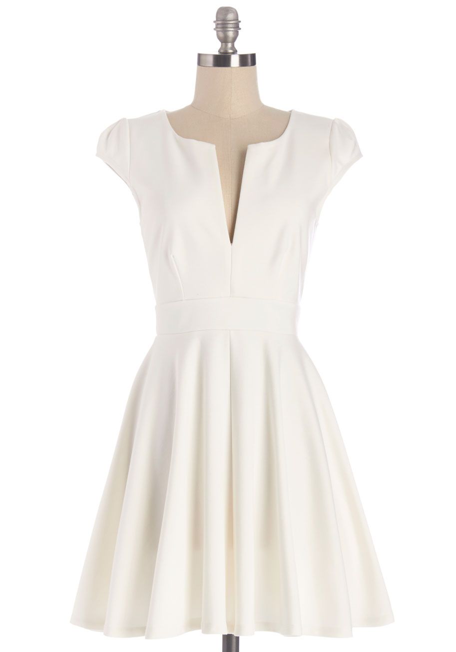 WHITE GRADUATION DRESSES DESIGNS FOR STYLISH BABES